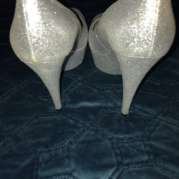 Enzo Angiolini Silver Glitter Pumps - Picture 5 of 14